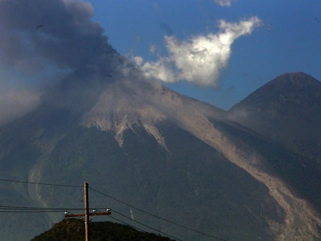Vulkan (Foto:  EPA/Juan Martinez Espinosa, ilustracija) - 