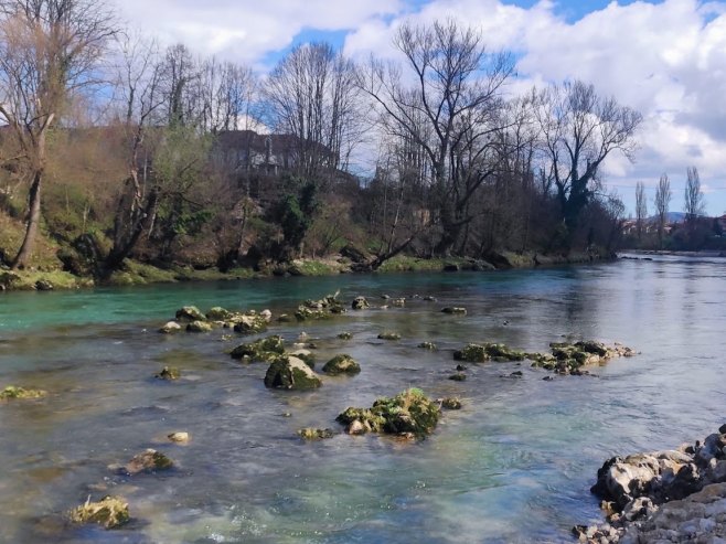 Danas toplo, ponegdje moguća kiša