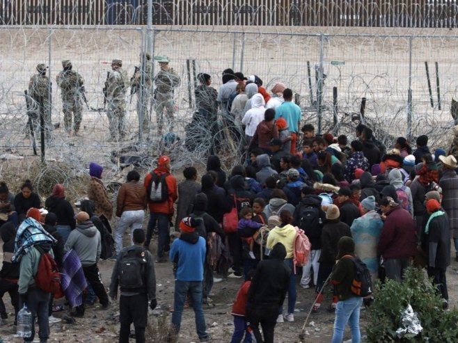 Migranti se sukobili sa graničarima u Teksasu (Foto: EPA-EFE/LUIS TORRES, ilustracija) - 