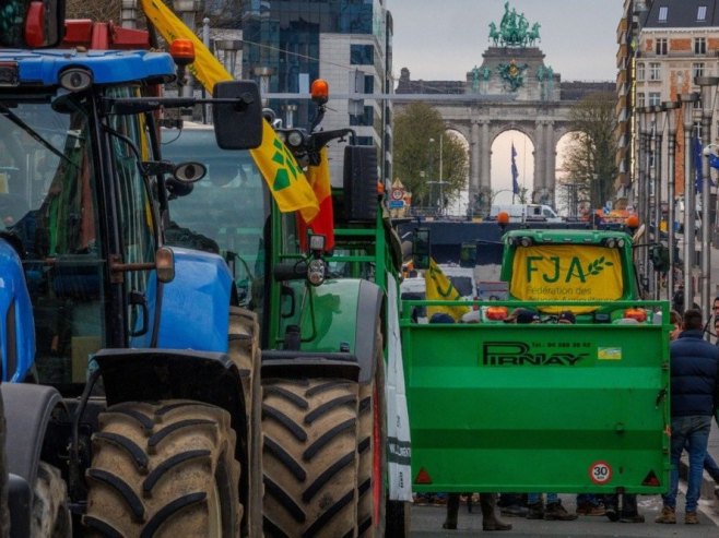 Brisel-protest poljoprivrednika (Foto: EPA-EFE/OLIVIER MATTHYS) - 