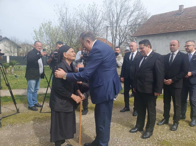 Milorad Dodik posjetio baku Milju Zečević - Foto: RTRS