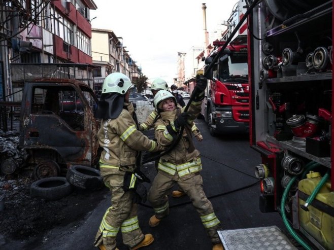 Požar u Istanbulu (Foto ilustracija:  EPA-EFE/SEDAT SUNA) - 