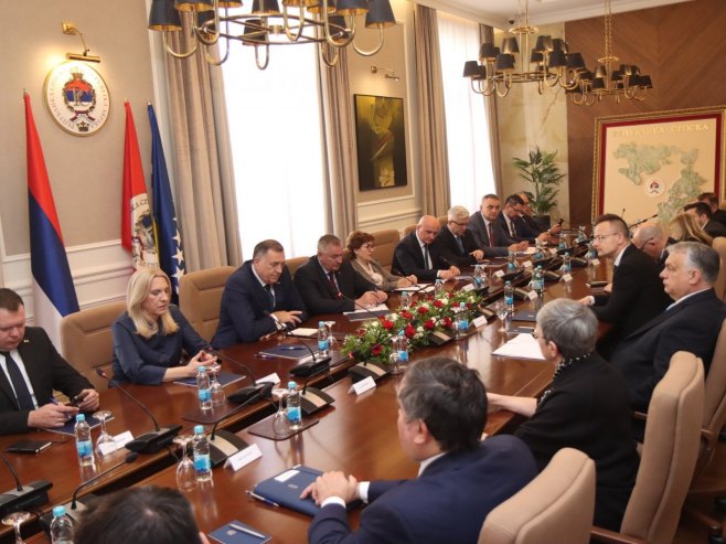 Sastanak delegacija Srpske i Mađarske - Foto: predsjednikrs.rs/Borislav Zdrinja
