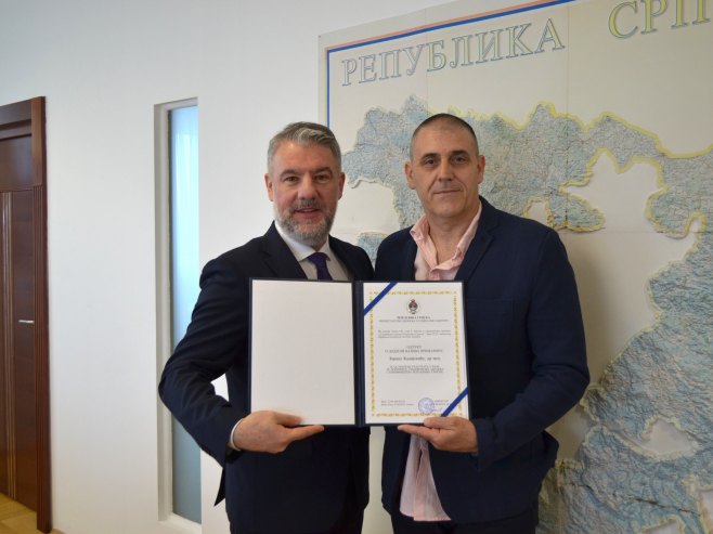 Primarijus doktor Zoran Kadijević i ministar Zlatan Šeranić - Foto: SRNA