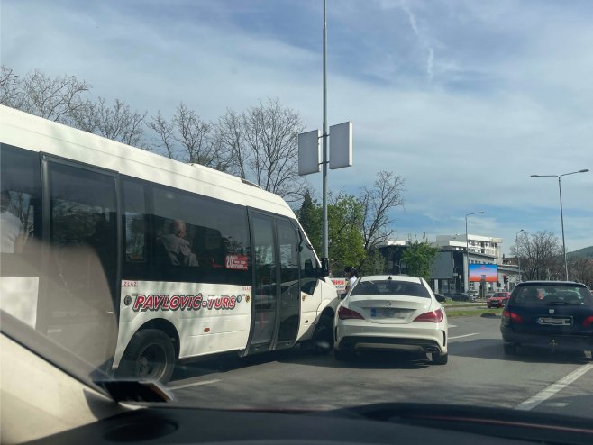 Saobraćajna nezgoda na Istočnom tranzitu u Banjaluci - Foto: RTRS