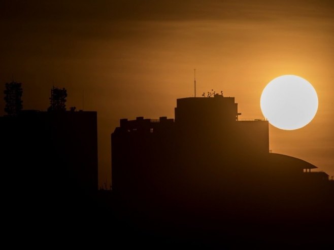 Sunce (Foto:  EPA-EFE/MIGUEL GUTIERREZ) - 