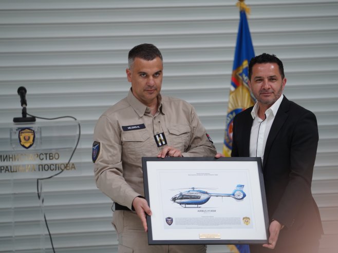 Helikopterski servis Srpske - nagrada (Foto:TANJUG/ NEMANJA JOVANOVIĆ) - 
