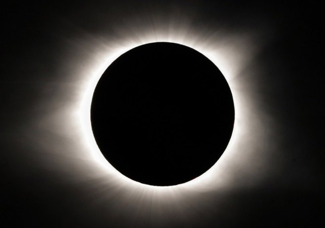 Pomračenje sunca (Foto: EPA/ERIK S. LESSER/ilustracija - 