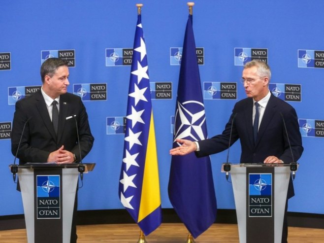 Bećirović i Stoltenberg u sjedištu NATO-a (Foto:  EPA-EFE/OLIVIER HOSLET) - 