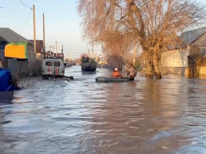 Poplave u oblasti Orska (Foto: EPA-EFE/RUSSIAN EMERGENCY SITUATIONS MINISTRY) - 