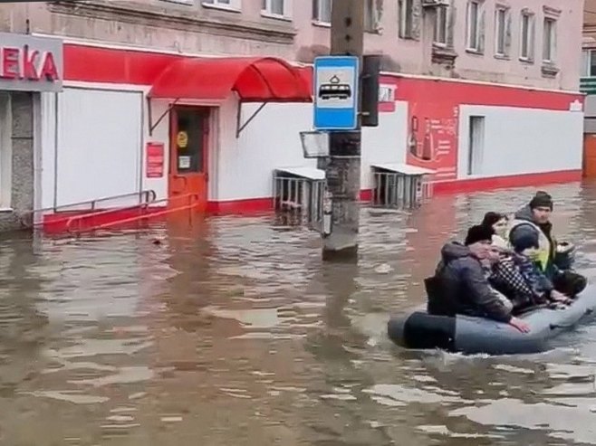 Poplave u Rusiji (foto: EPA-EFE/RUSSIAN EMERGENCY SITUATIONS MINISTRY PRESS SERVICE / HANDOUT MANDATORY CREDIT) - 