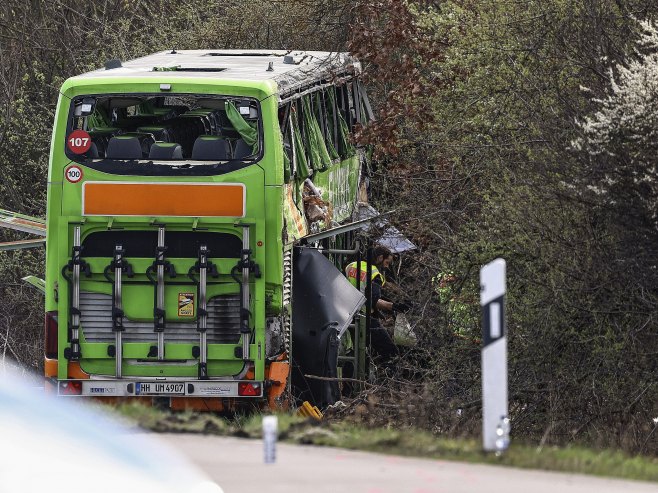 Nesreća sa autobusom (Foto: EPA-EFE/FILIP SINGER/ilustracija) - 