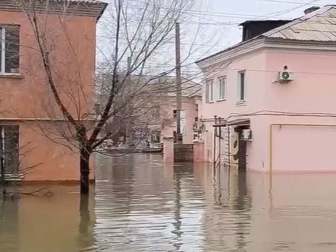 Rijeka Ural - poplava (Foto: EPA-EFE/RUSSIAN EMERGENCY SITUATIONS MINISTRY PRESS SERVICE) - 