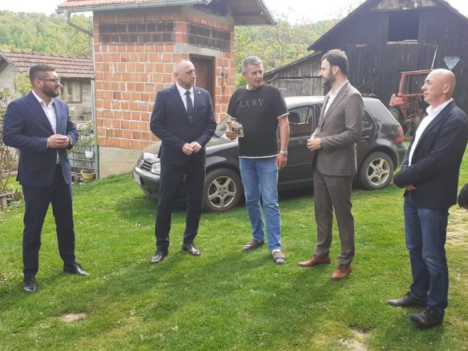 Egić i Јavor u posjeti borcu Draganu Čiči - Foto: RTRS
