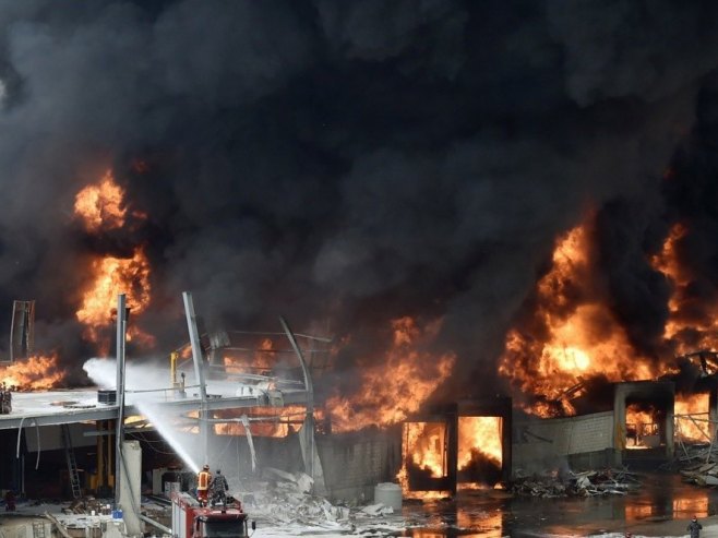 Požar u skladištu (foto: EPA-EFE/WAEL HAMZEH - ilustracija) - 