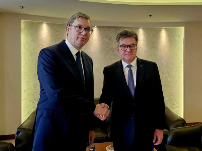 Vučić sa Lajčakom: Srbija nastavlja da vodi odgovornu politiku