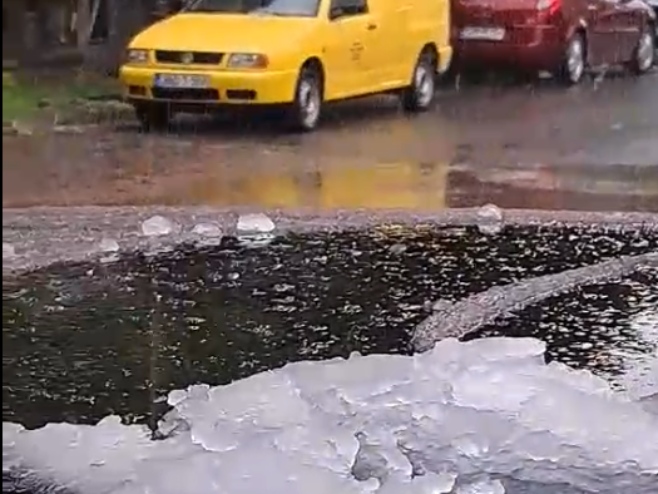 Aprilski snijeg u Kozarskoj Dubici (VIDEO)