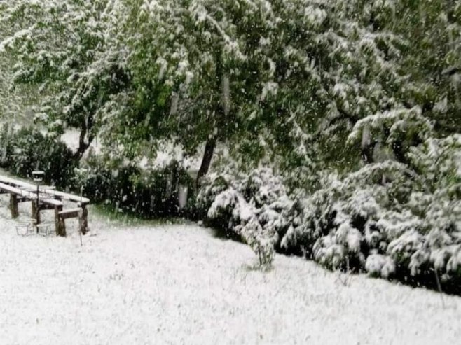 Aprilski snijeg u Kostajnici (foto: facebook.com/KOSTAJNICANASGRAD) - 