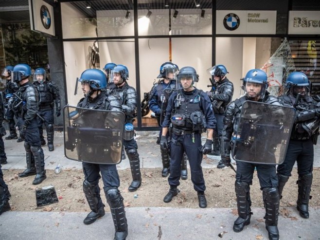 Policija Francuske (Foto: EPA-EFE/CHRISTOPHE PETIT TESSON) - 