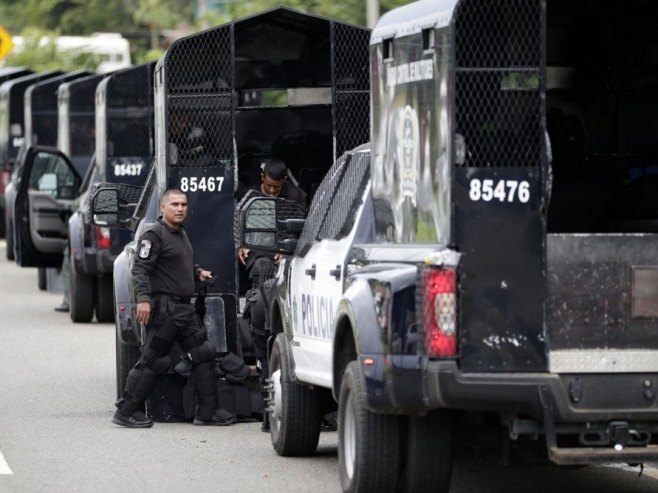 Američka policija (Foto: EPA-EFE/Bienvenido Velasco) - 