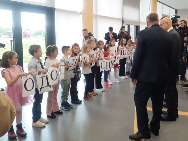 Vučević, Dačić i Đurić obišli novoizgrađenu školu "Kosovo i Metohija" u Banjaluci