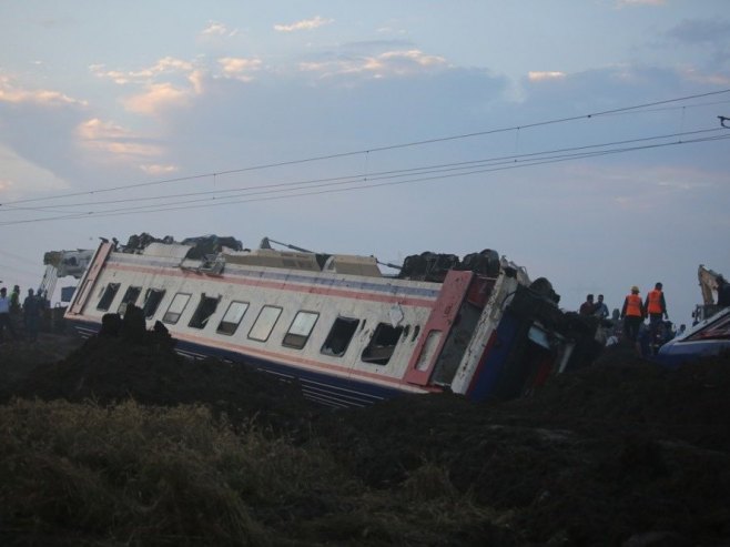 Željeznička nesreća u Turskoj (Foto: EPA-EFE/STR) - 