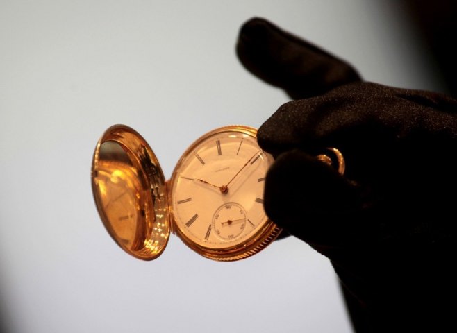 Zlatni džepni sat (Foto: EPA/PIYAL ADHIKARY/ilustracija) - 