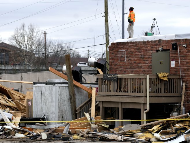 Posljedice tornada (Foto: EPA-EFE/MARK HUMPHREY/ilustracija) - 