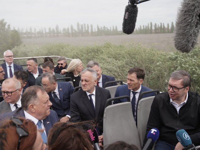 Vučić i Dodik prisustvuju polaganju kamena temeljca za izgradnju Nacionalnog stadiona  (VIDEO)