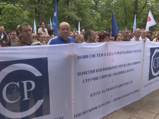 Okupljanje 15 granskih sindikata u parku "Mladen Stojanović" - Foto: RTRS