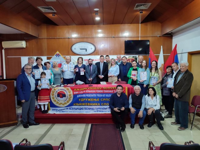 Derventa: "Zlatno pero"okupilo 30 pjesnika i književnika iz regiona