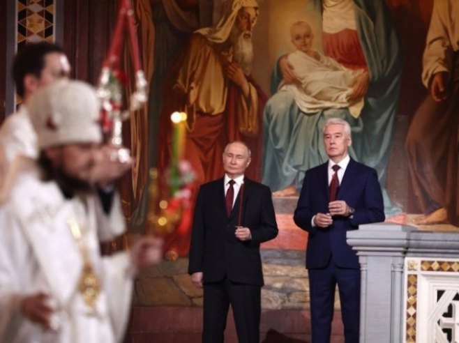 Vaskršnja liturgija u Sabornom hramu u Moskvi, patrijarh i Putin razmijenili poklone