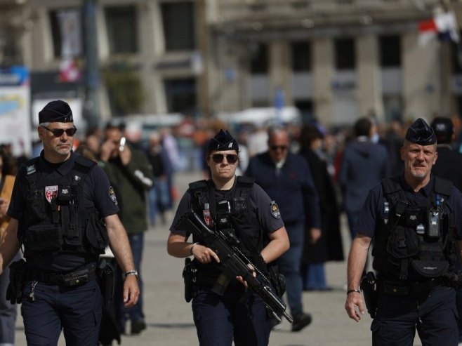 Pucnjava u Parizu, povrijeđena dva policajca