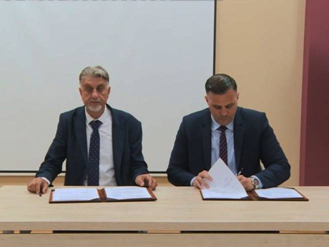 Vujisić i Vipotnik potpisali sporazum - Foto: RTRS