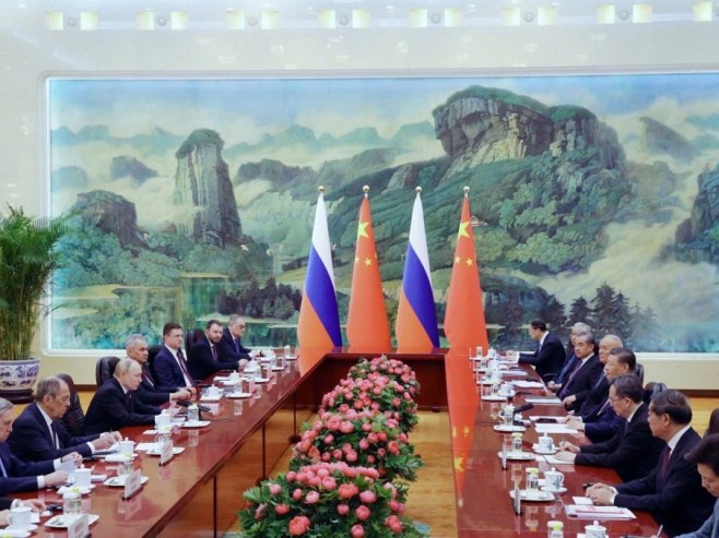 Delegacije Rusije i Kine (Foto: EPA/KONSTANTIN ZAVRAZHIN SPUTNIK/KREMLIN POOL) - 