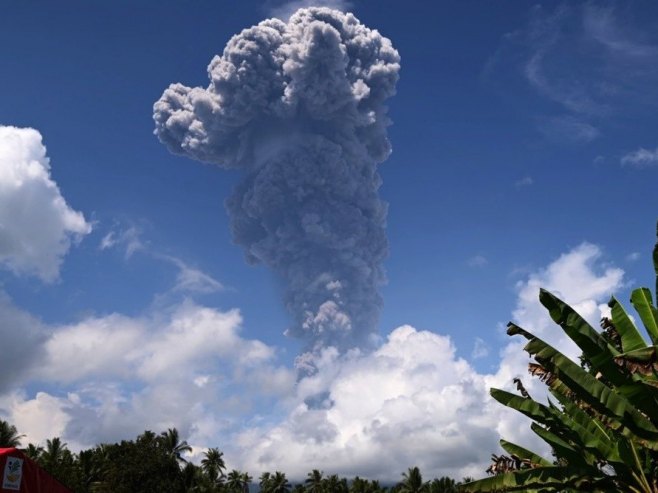 Vulkan Ibu (Foto: EPA-EFE/PVMBG) - 