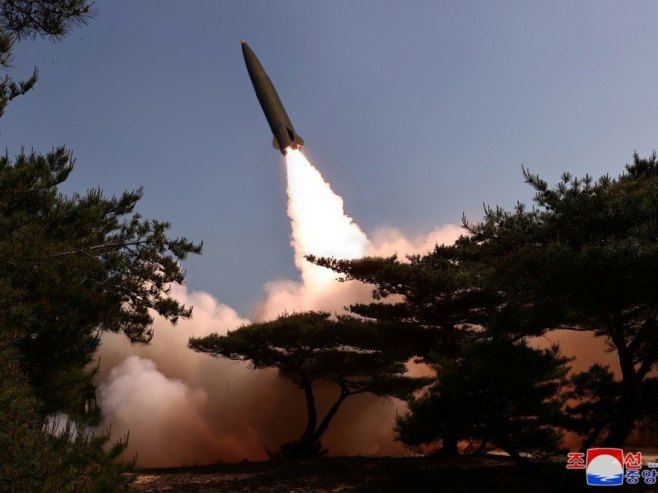 Sjeverna Koreja testirala taktičke balističke rakete sa novim sistemom navođenja (FOTO)