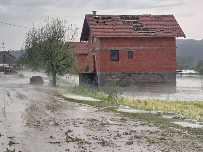 Hitno potrebna pomoć za sanaciju štete od nevremena u selu Ravnice (FOTO/VIDEO)