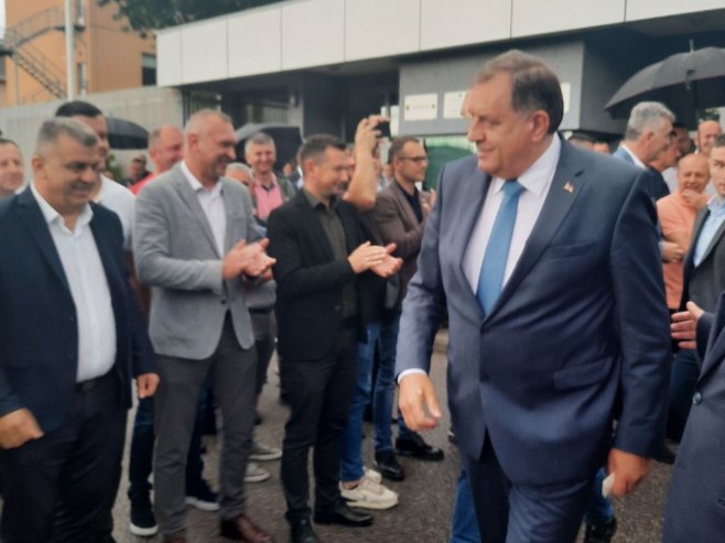 Milorad Dodik izlazi iz Suda BiH - Foto: RTRS