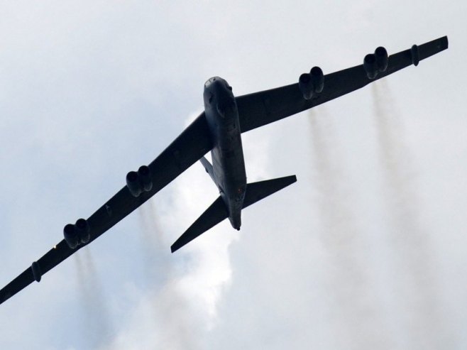 B-52 (foto: EPA/ANDY RAIN) - 