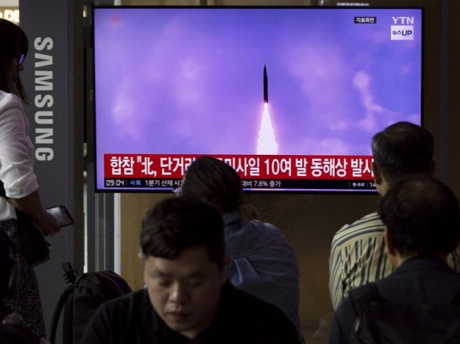 Sjeverna Koreja lansirala rakete (Foto: EPA//JEON HEON-KYUN ALTERNATE TONING AND CROP) - 