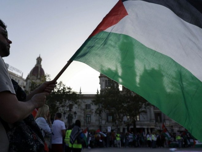 Palestinska zastava (Foto: EPA/Kai Foersterling) - 