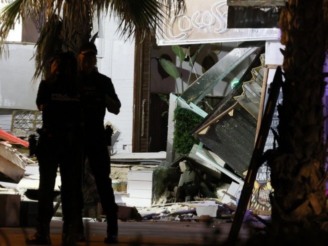 Јedna osoba poginula, sedam povrijeđenih nakon urušavanja zgrade u Istanbulu (FOTO/VIDEO)