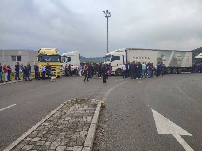 Karakaj - protesti - Foto: RTRS