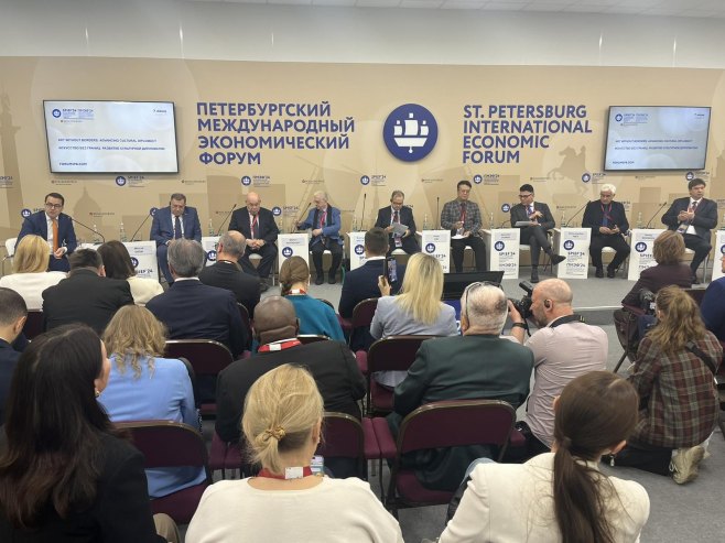 Milorad Dodik u Sankt Peterburgu Milorad Dodik u Sankt Peterburgu - Foto: RTRS