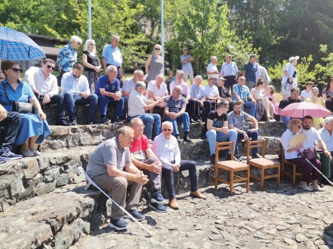 Spomen obilježja "Ranjena ptica" u Gornjim Podgradcima Spomen obilježja "Ranjena ptica" u Gornjim Podgradcima - Foto: RTRS