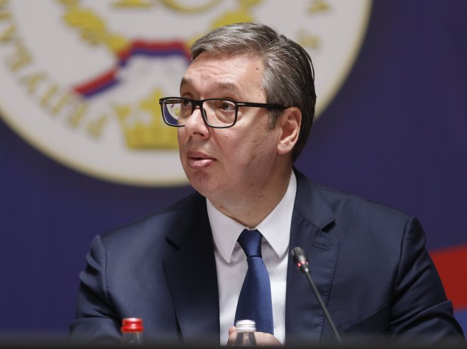 Vučić: Bećirović i Helez neka se bave rezolucijama i dronovima, a Srbija će putevima i rastom