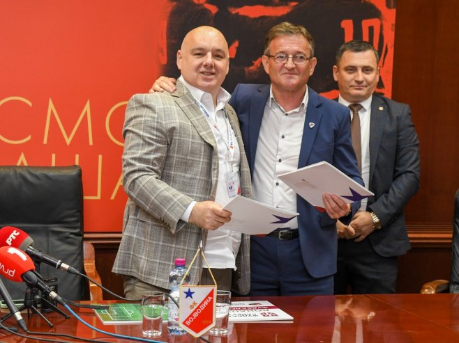 Dejan Lukendić, Dragoljub Zbiljić i Stojan Malbašić (foto: TANJUG/ NENAD MIHAJLOVIĆ) Dejan Lukendić, Dragoljub Zbiljić i Stojan Malbašić (foto: TANJUG/ NENAD MIHAJLOVIĆ) -
