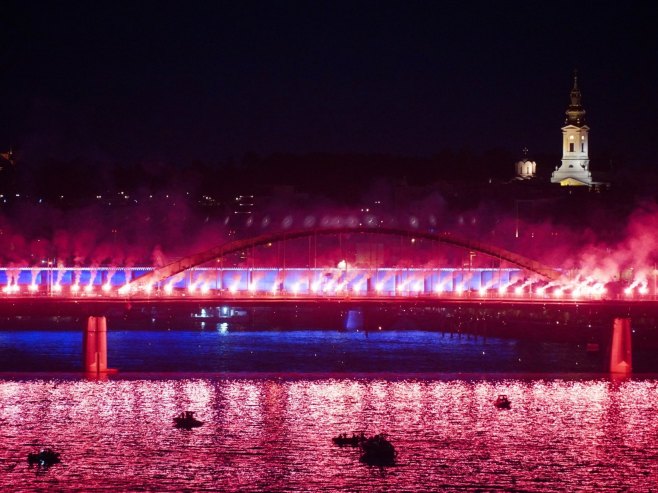 Vatromet iz Parka Republike Srpske (foto: TANJUG/VLADIMIR ŠPORČIĆ) Vatromet iz Parka Republike Srpske (foto: TANJUG/VLADIMIR ŠPORČIĆ) -