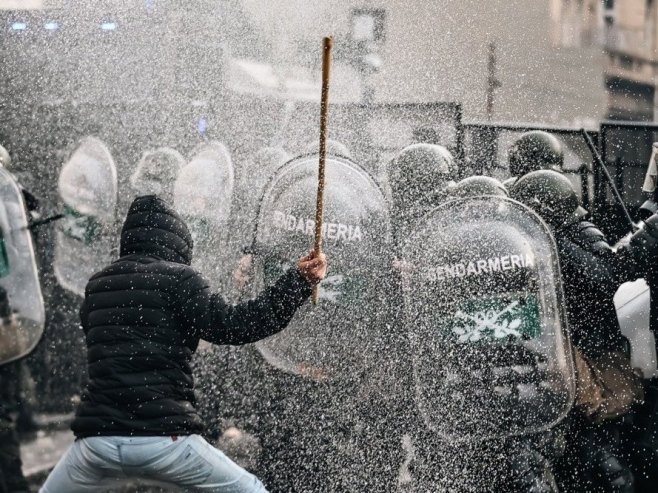 Protest u Argentini (Foto: EPA/Juan Ignacio Roncoroni) - 